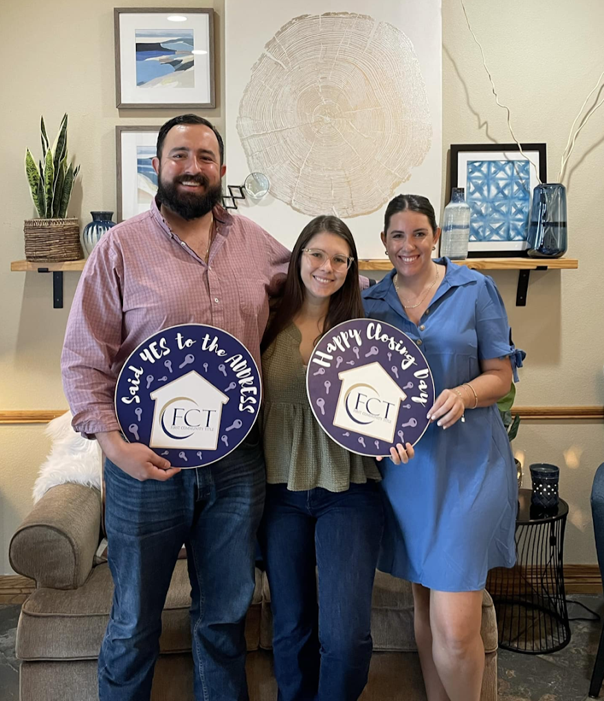 Elizabeth Thomas Realtor Closing Photo with Client
