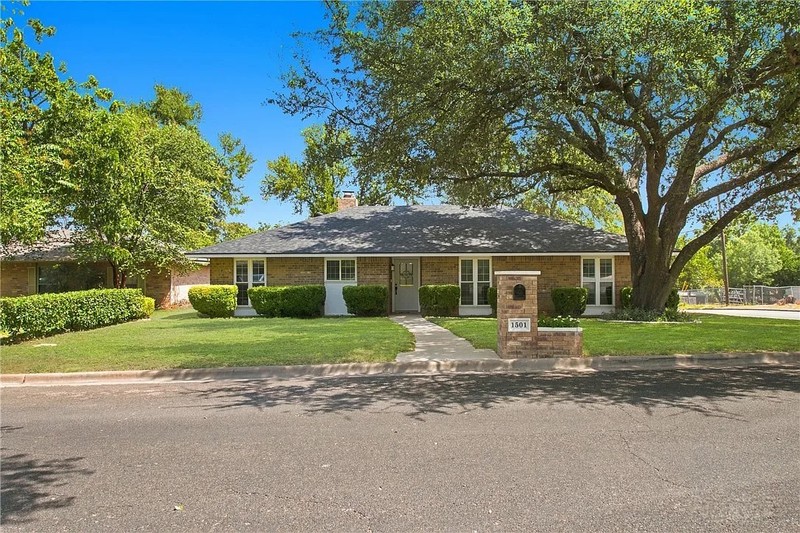 Home at 1501 N Wall St, Belton, TX
